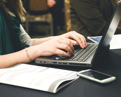 キーボード操作の極意:ブラインドタッチの全貌とその効用