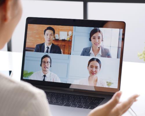 テレワークの新時代: 利点と課題をバランス良く理解
する